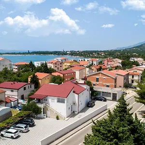 Apartment Diora, Seline